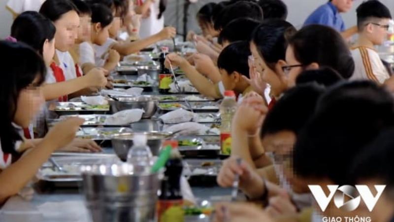 Trẻ em tham gia sắp xếp nội dung bài sóng hàng ngày cùng bố mẹ, học cách lên kế hoạch và chịu trách nhiệm.